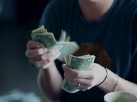 Dampak Kenaikan Gaji Buruh Pabrik terhadap Produktivitas Perusahaan